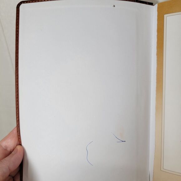 BOOK Jesus Calling 365 Day Devotional by Sarah Young in Imitation Leather - Picture 5 of 5